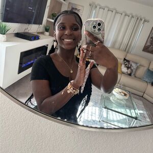 Meet your Posher, Anaya